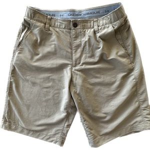 Men’s 34 Under Armour Heat Gear, golf shorts in khaki.